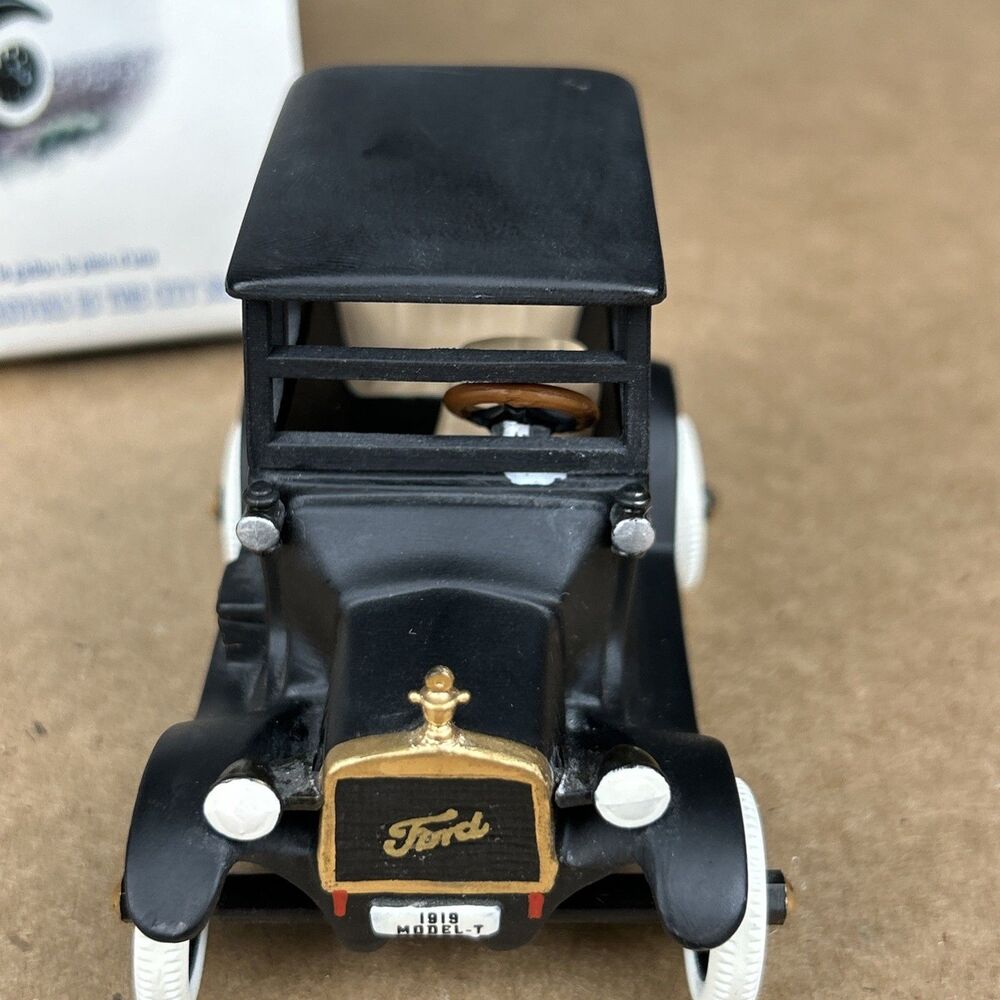 Dept 56 1919 Ford Model-T #58906 Christmas In The City 1998 - Picture 3 of 10
